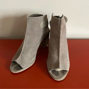 Steve Madden open toe leather sandal/bootie super cute in great condition